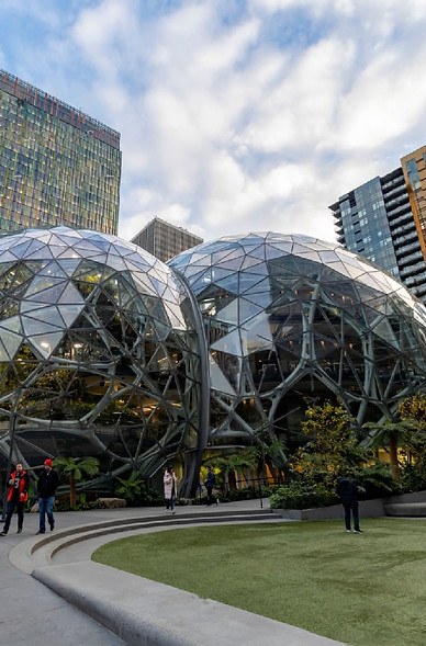 Esferas de Amazon hechas con vidrios curvos