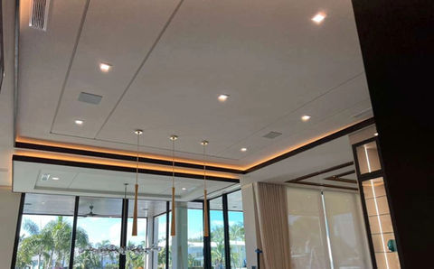 Modern ceiling with recessed lighting and large windows
