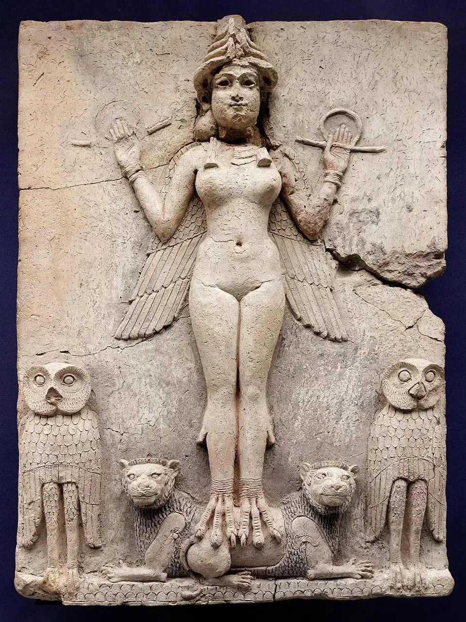 Photo: Mesopotamian relief made of clay, 850-1750 BC. This figure of the “Queen of the Night” from the (most probably looted) collection of the British Museum wears the headdress of a high-ranking deity.