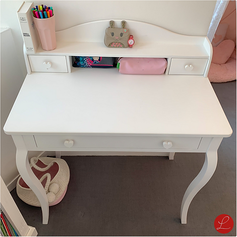 Bureau d'enfant rangé, organisé par Infiniment Libre Paris