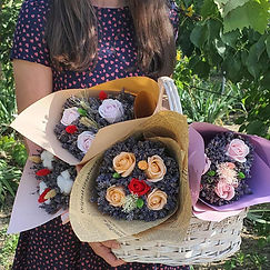 buchete-cu-lavanda-trandafiri-pridvorul-cu-levantica_edited.jpg