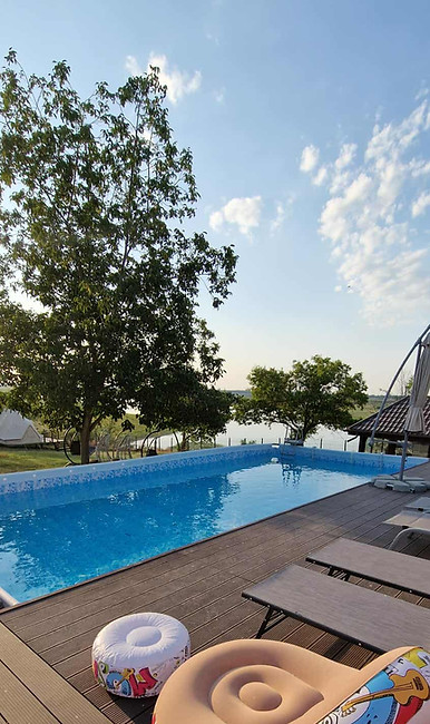 cazare-cu-piscina-in-delta-dunarii-delta-sunrise.jpg
