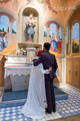 Le Pradet Var, les mariés se recueillent devant la Vierge Marie à l'église