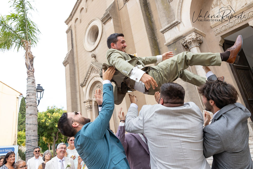 photographe mariage la seyne sur mer - sortie d'église