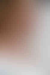 Portrait de la mariée lors de la préparation avant le mariage Signes Var