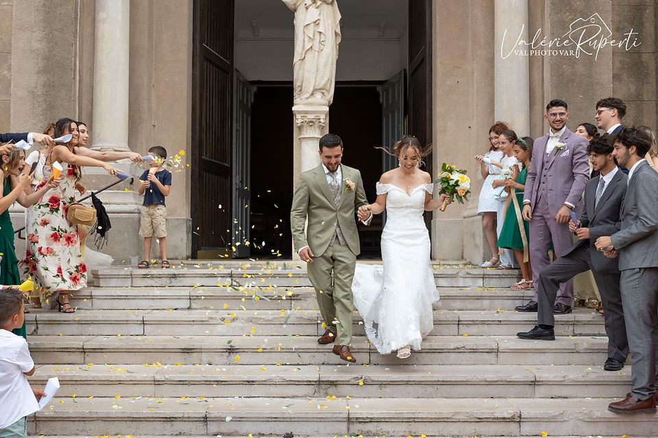 photographe mariage la seyne sur mer - sortie d'église