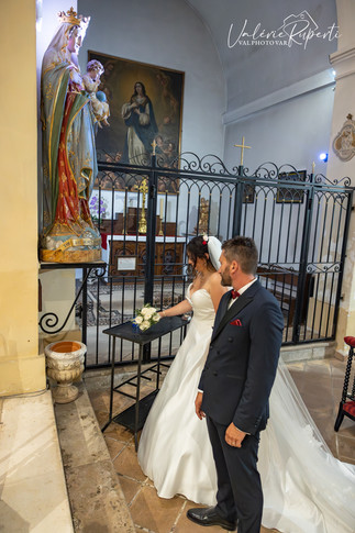 Déposer le bouquet de la mariée à la vierge Marie Provence coutume