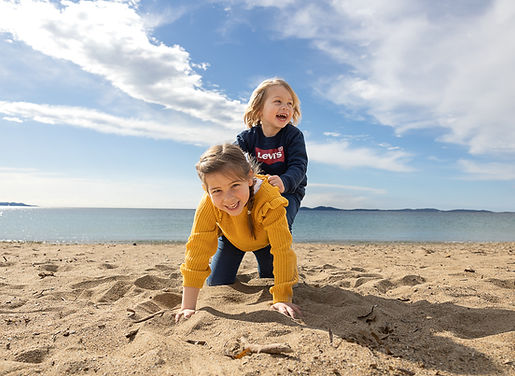 Photos de famille lifestyle en extérieur - les Salins - Valphotovar photographe dans le Va
