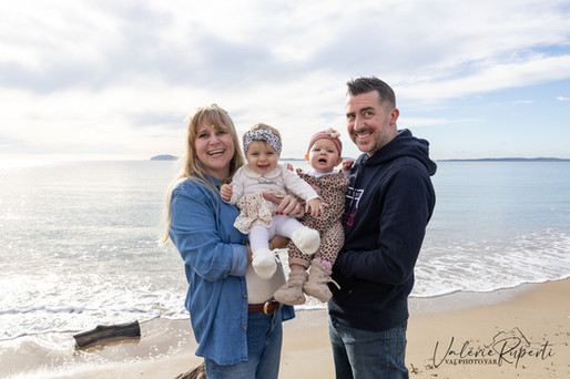 Deux cousines nées quasiment en même temps et les parents réunis shooting photo naturel lifestyle