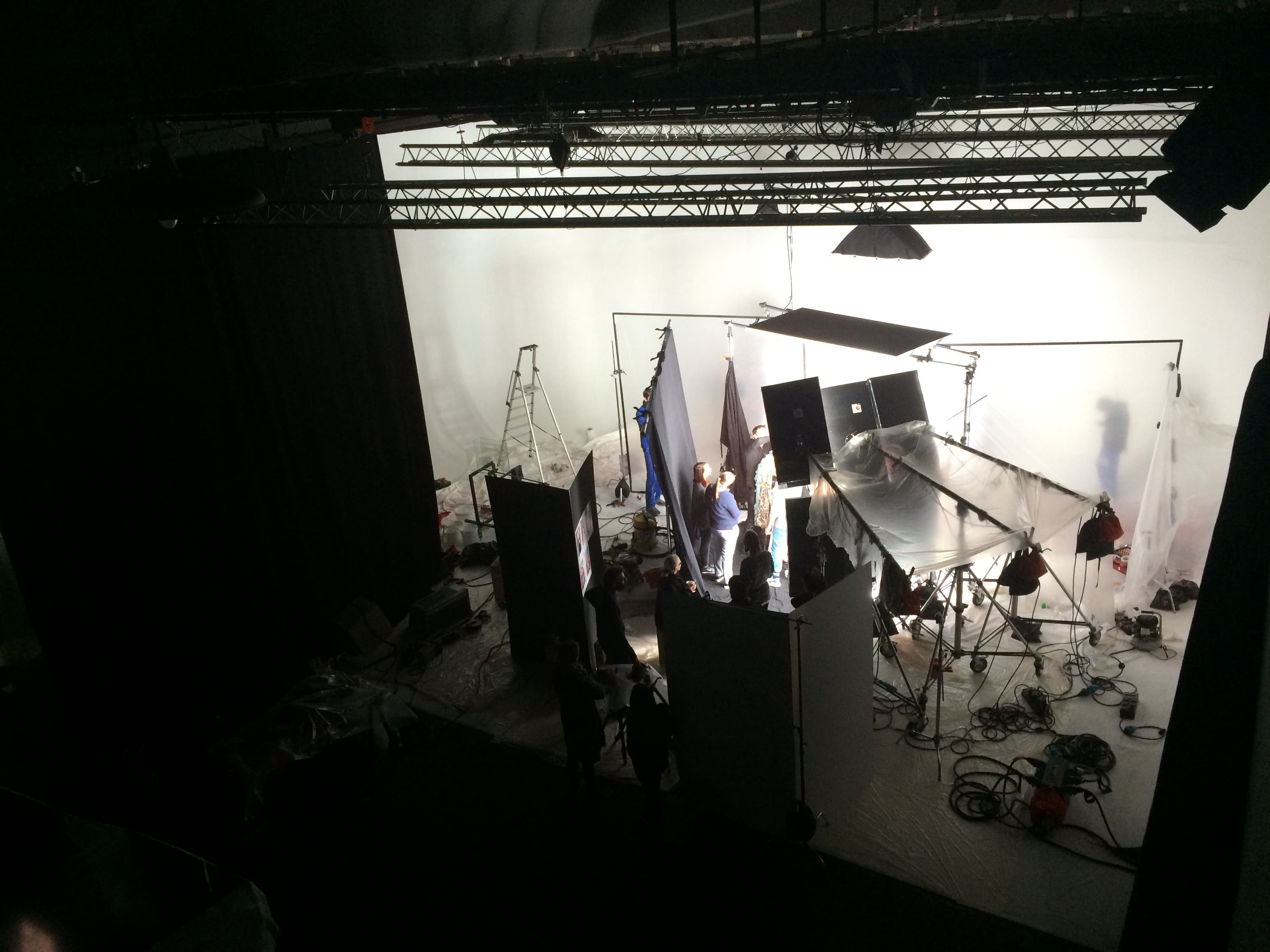 shooting mode pour un magazine pendant la semaine de la mode à paris sur le plateau du grand studio ABEL14  situé au 59 rue Claude Decaen 75012 Paris