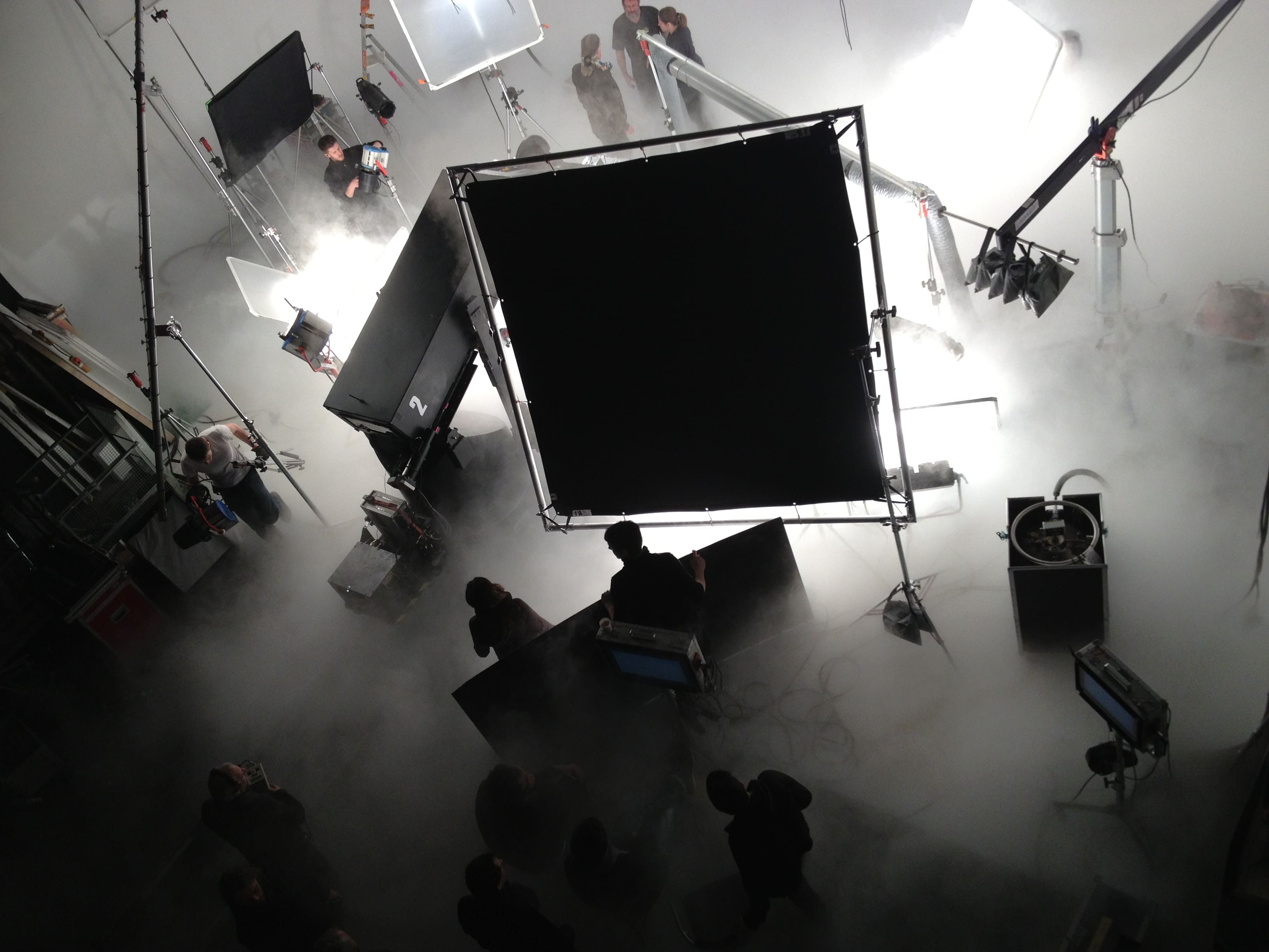 tournage pour campagne de publicité horlogerie sur  le cyclo 3 faces fond blanc du grand studio ABEL14