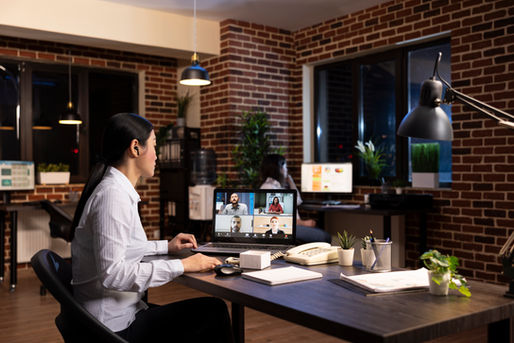 Employer of Record (EOR) vs Payroll Outsourcing for remote hiring and international business expansion