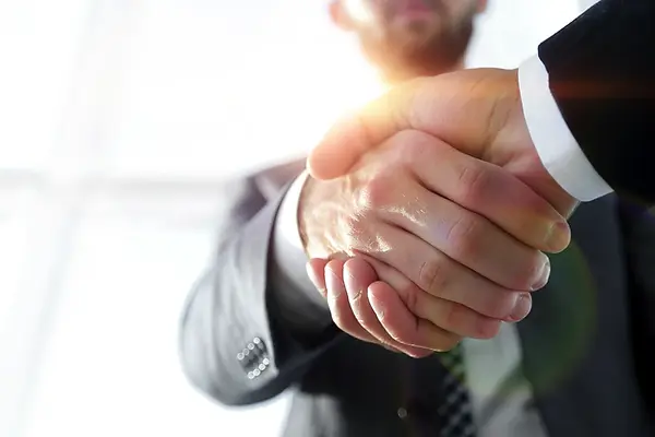 A person shaking hands with a reliable property division lawyer.