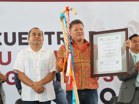 DIPUTADO "COMPA NATO" RECIBE EL BASTÓN DE MANDO DE LOS PUEBLOS INDÍGENAS