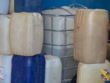 🚨DETIENEN A 10 HUACHICOLEROS ENTRE ELLOS UN MENOR DE EDAD Y RECUPERAN 800 LITROS DE HUACHICOL 🚨