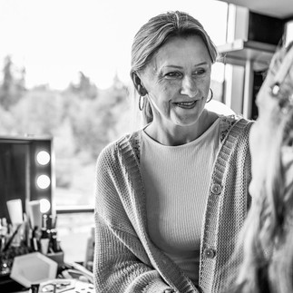 MakeUp Artist Anita Steiner bei der Arbeit