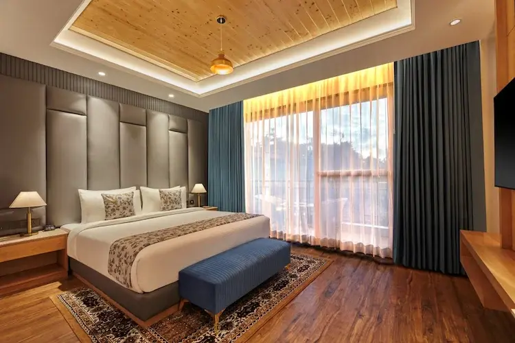 Premium Suite with Balcony