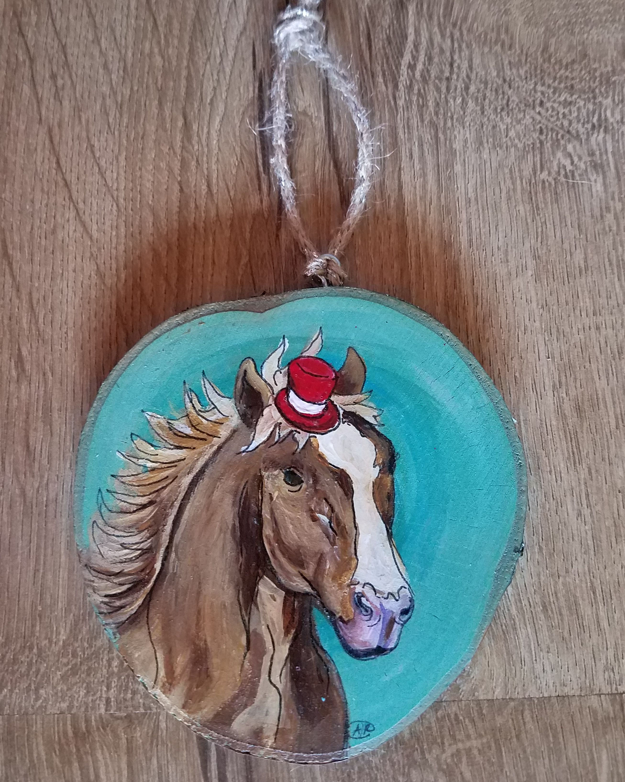 Horse with top hat ornament 