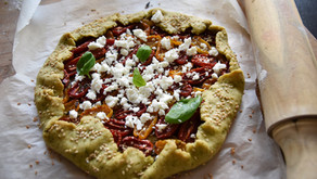 Galette con pasta furba al basilico, pomodorini confit e feta