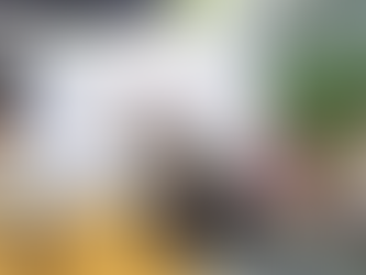 "Người hát" - Tập thơ của người đàn bà yêu chồng