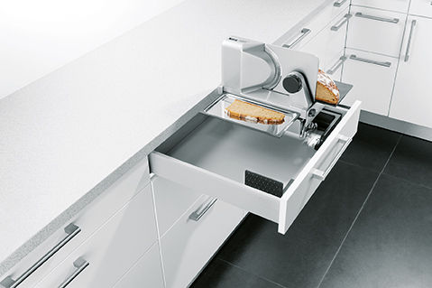 Integrated multi-purpose slicer