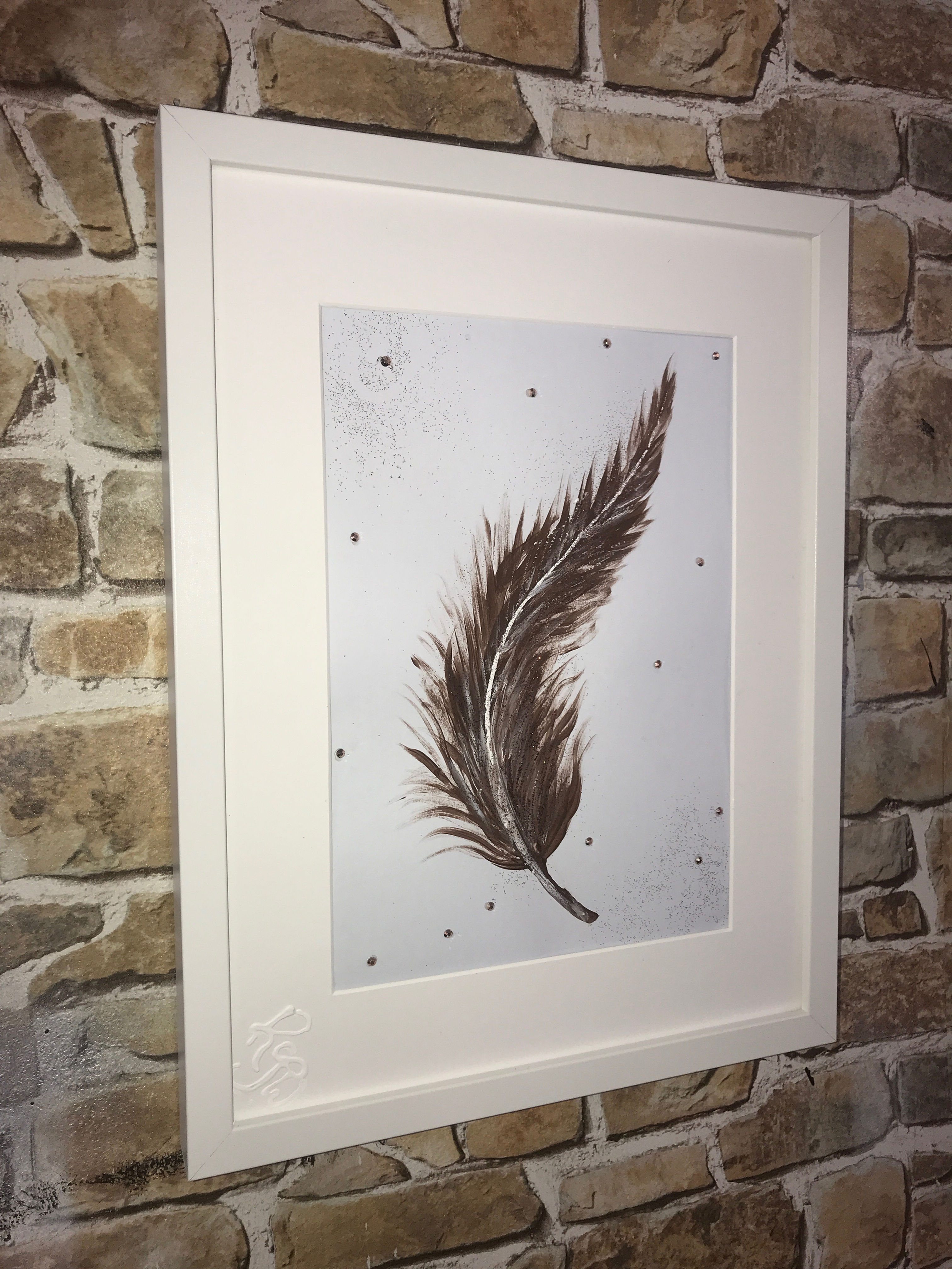 BROWN GLITTER FEATHER 43x33cms