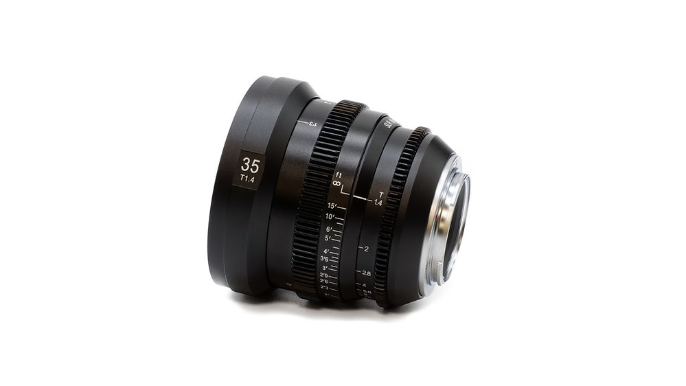 MicroPrime 35mm T1.4 (ソニー フルサイズ ) Amazon.co.jp: SLR Magic MicroPrime CINE 35mm T1.4 Sony Eマウント