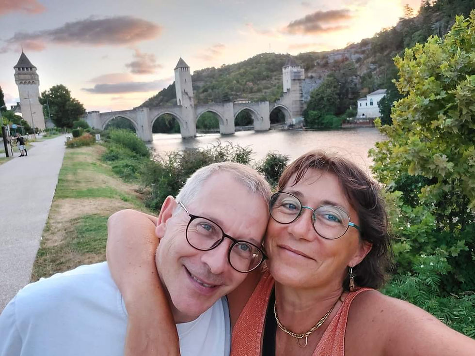 propriétaires heureux dans le lot, pont Valentré