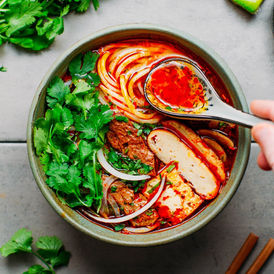 vegan-bun-bo-hue-vietnamese-vegetarian-spicy-soup-chay-thumb.jpg