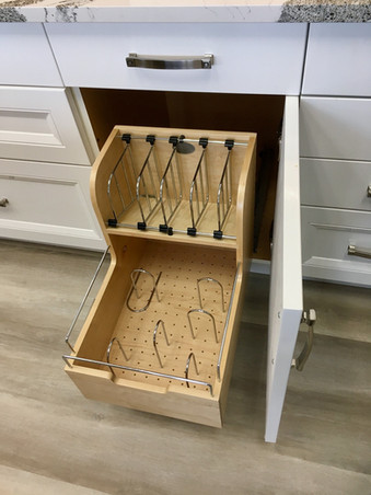 Maple pots and pans organizer