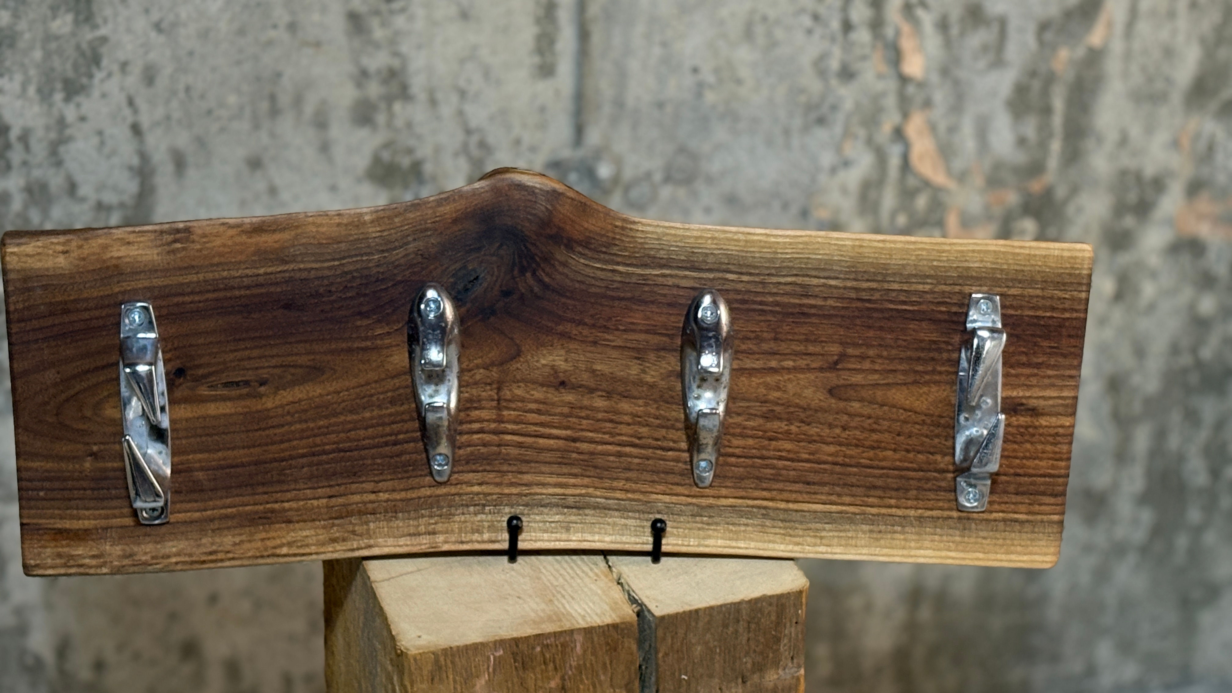 Black Walnut / 4 Cleats