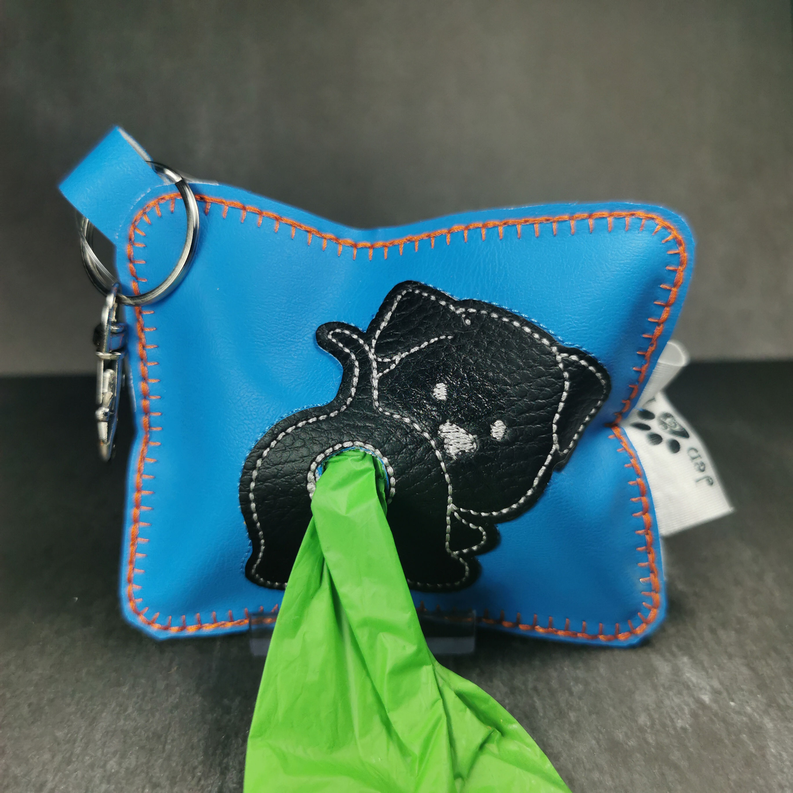 Pochette distributrice de sacs à excréments