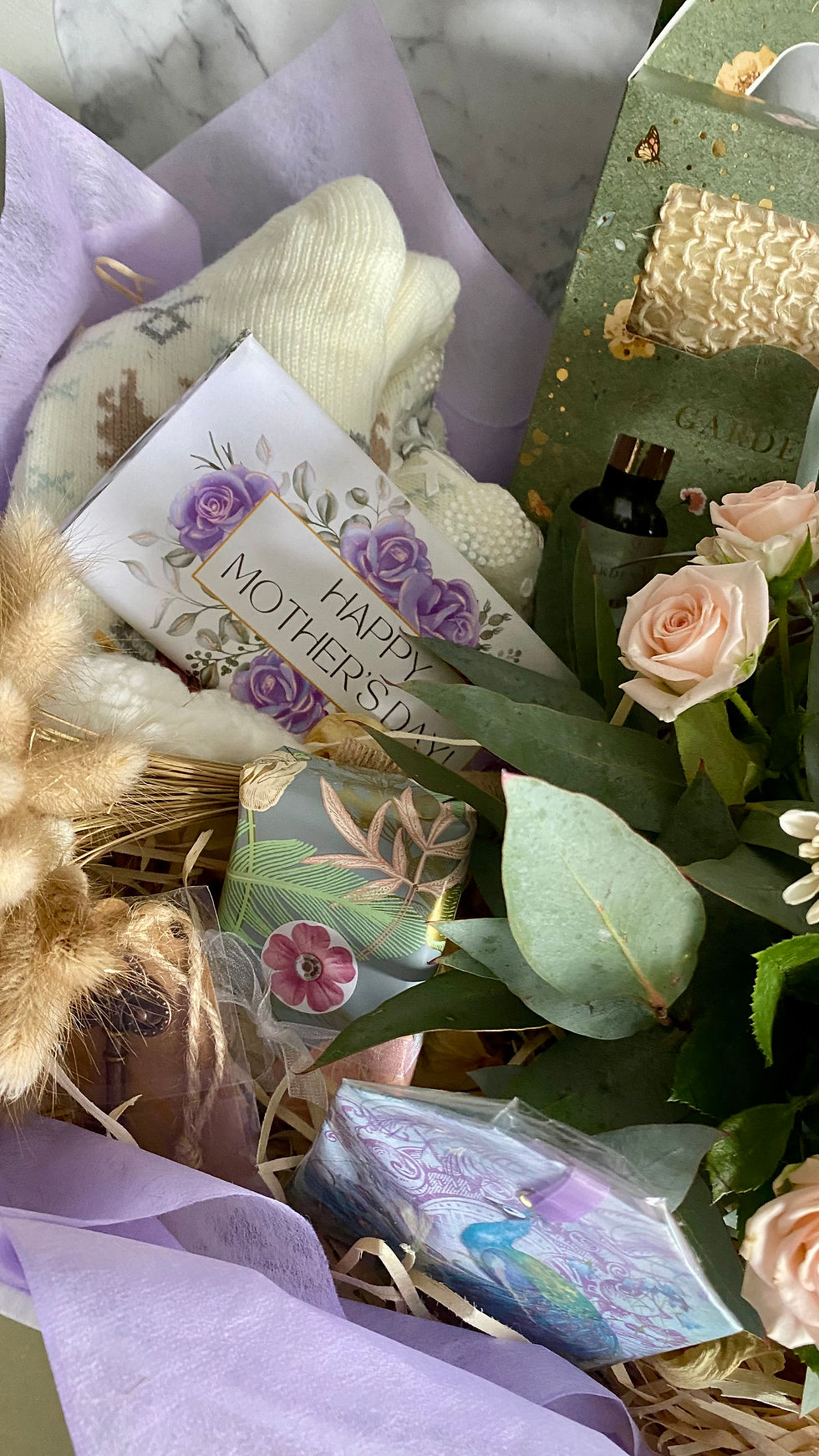 Миниатюра: Mothers Day Indulge Box close up of products