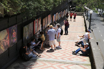 Ato de resistência cultural homenageia Luis Fernando Verissimo após vandalização de tela