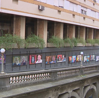 Pinturas retratam escritores do RS em galeria a céu aberto em ponto turístico de Porto Alegre