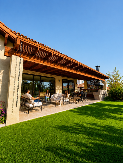 Quincho familiar con terraza de madera en La Dehesa | Construcciones Domínguez