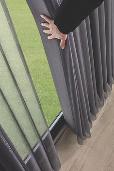 Diaz_illusion_detail onderkant met hand openen groot.jpeg