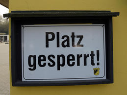 PLATZ GESPERRT!