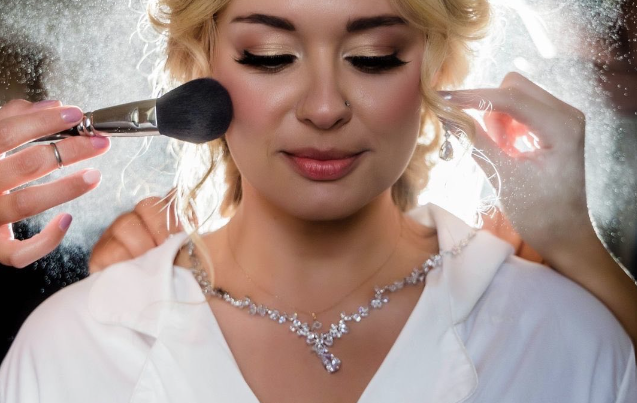 Why REFeyeANCE Makeup & Hair is Pittsburgh's Top Choice for On-Location Wedding Beauty