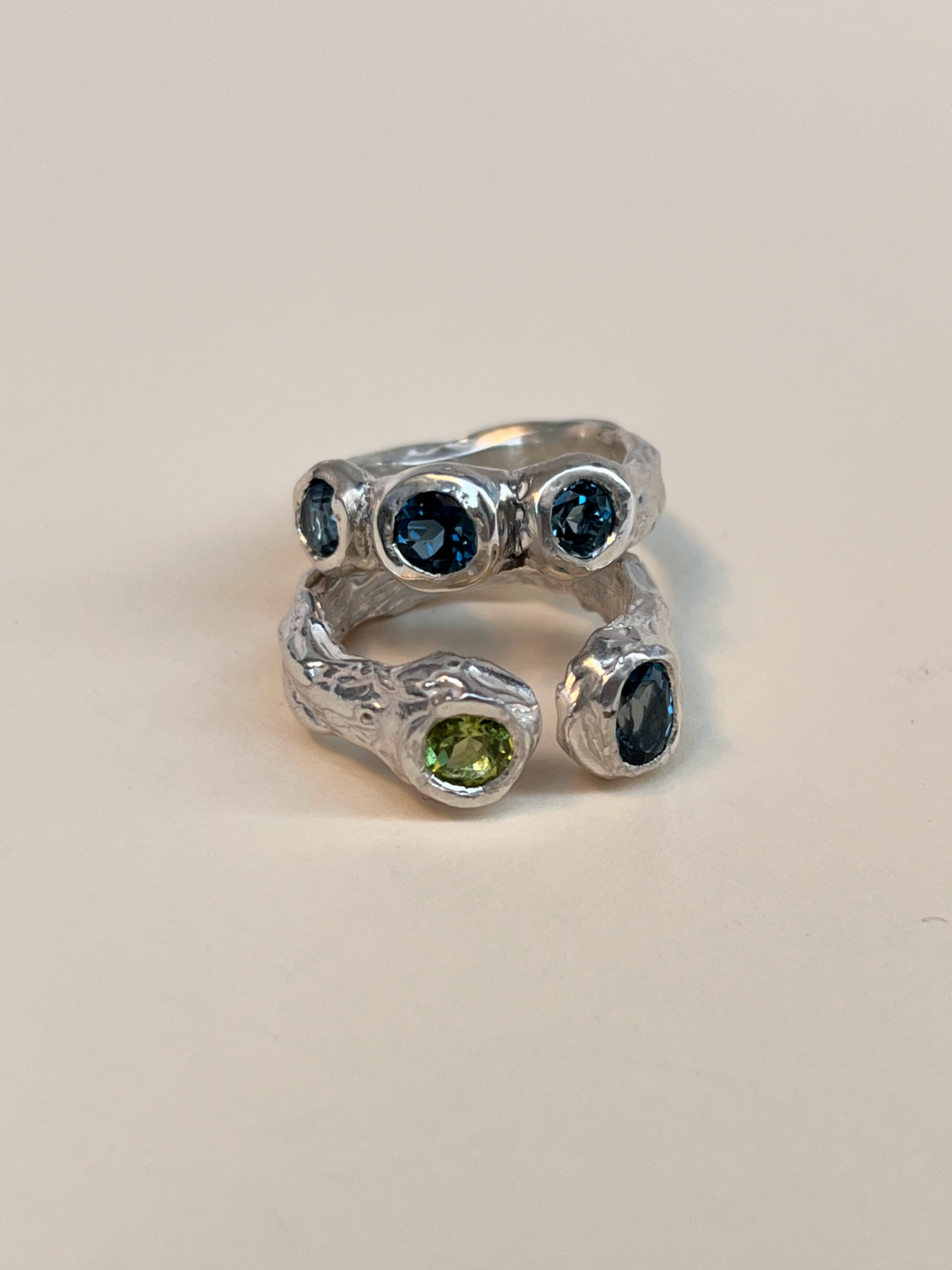 ANILLO MARESÍA 3 PIEDRAS (topacio)