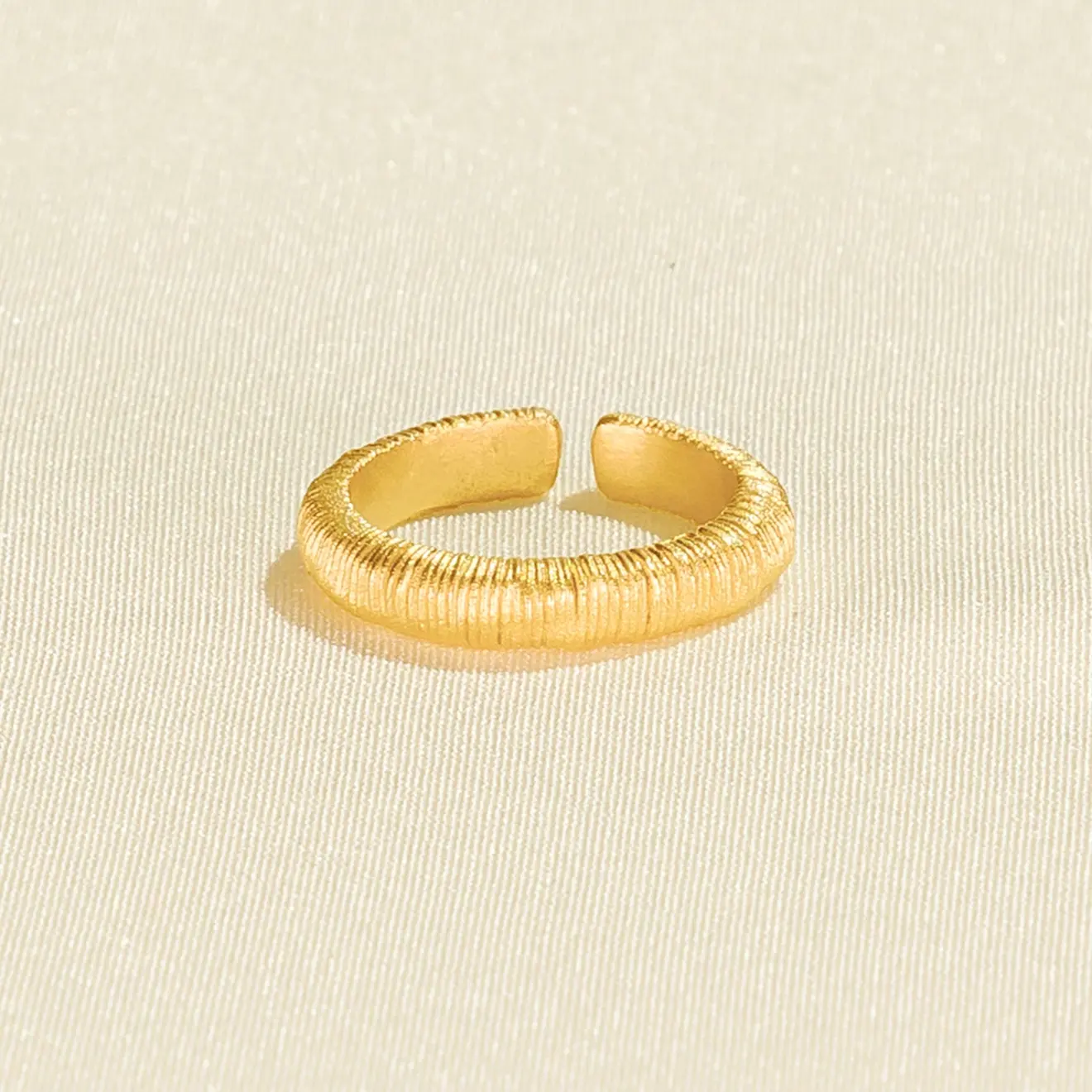Come minimalist ring