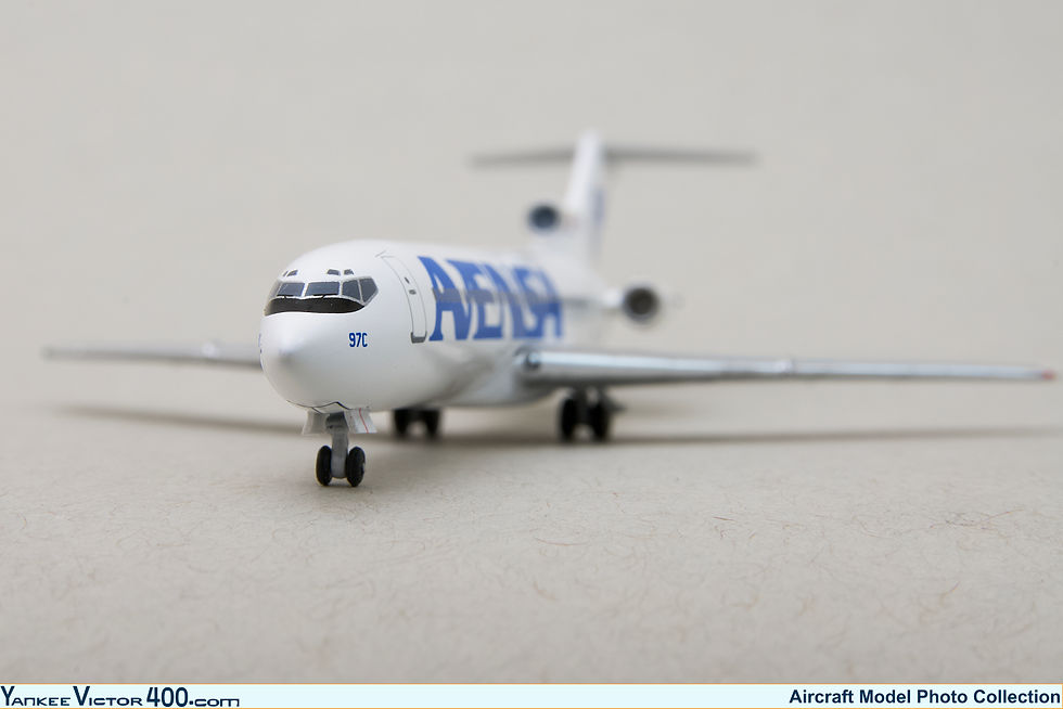Modelo a escala 1:400 de un avión Boeing 727-200 de Avensa