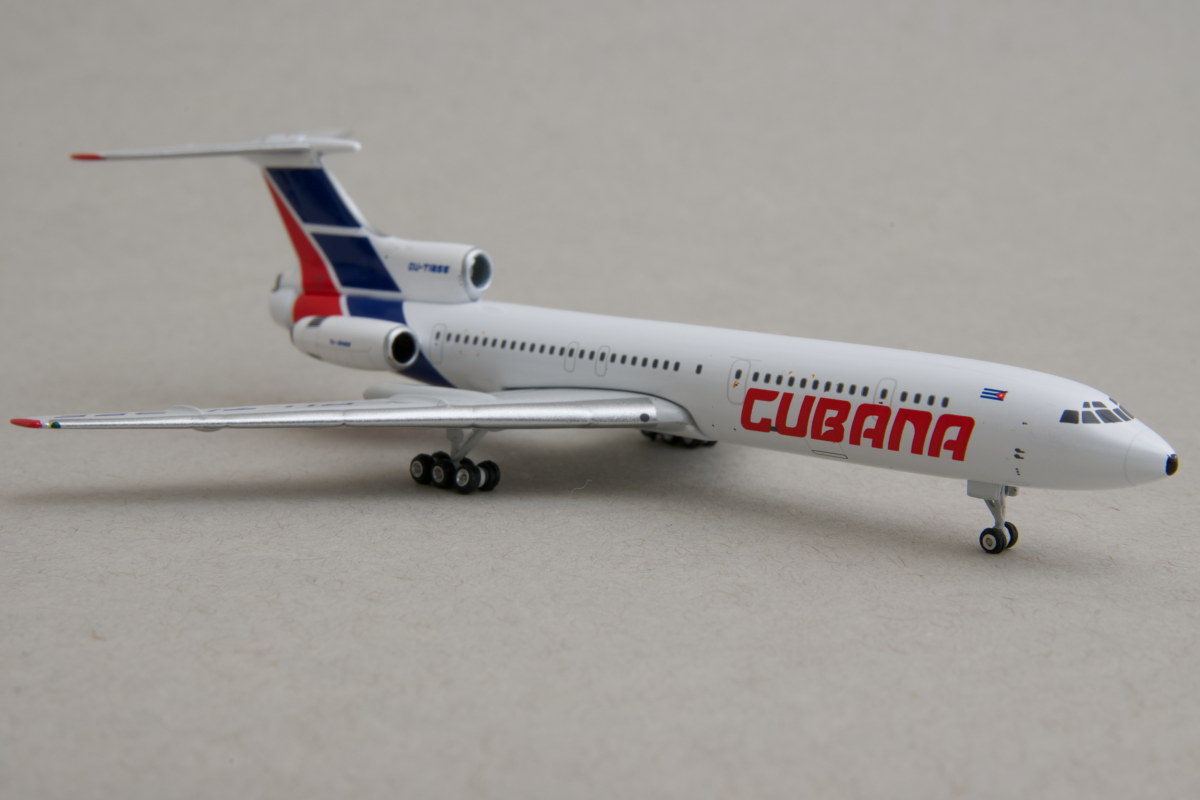 A 1:400 scale model of a Cubana de Aviacion Tupolev TU-154 aircraft registered CU-T1256 and made by Phoenix Models. 