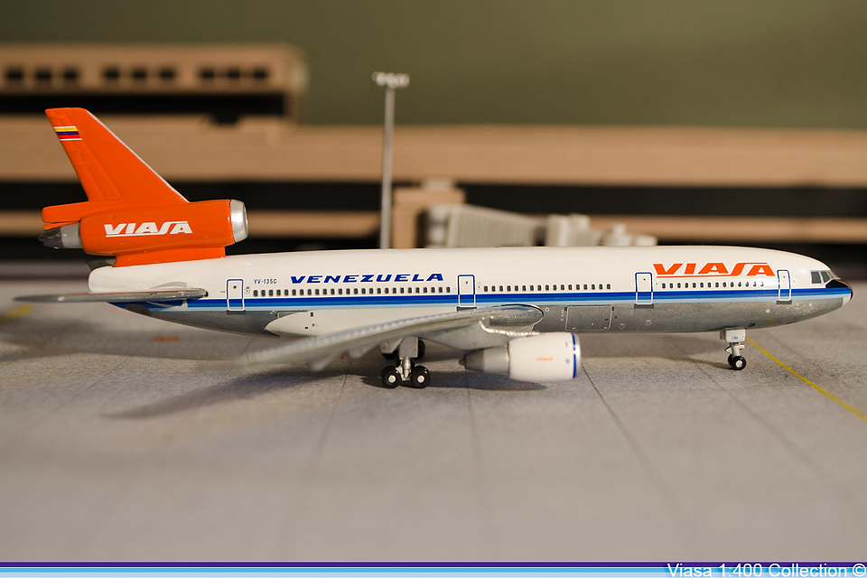 A scale airplane model of a Viasa DC-10 with registration YV-135C in 1:400 scale