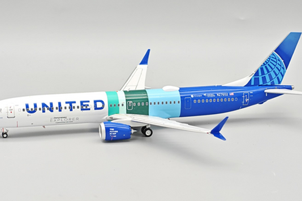 United 737 MAX 10 N27602 InFlight200 1:200