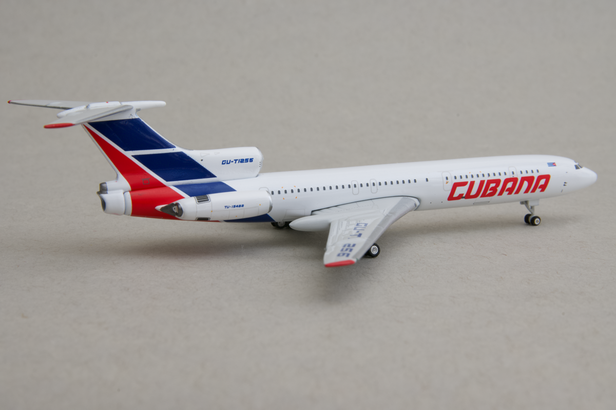 A 1:400 scale model of a Cubana de Aviacion Tupolev TU-154 aircraft registered CU-T1256 and made by Phoenix Models. 