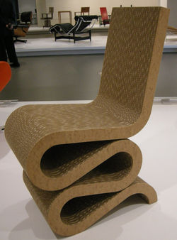 Ngv_design,_frank_o._gehry,_wiggle_side_chair,_1972.JPG