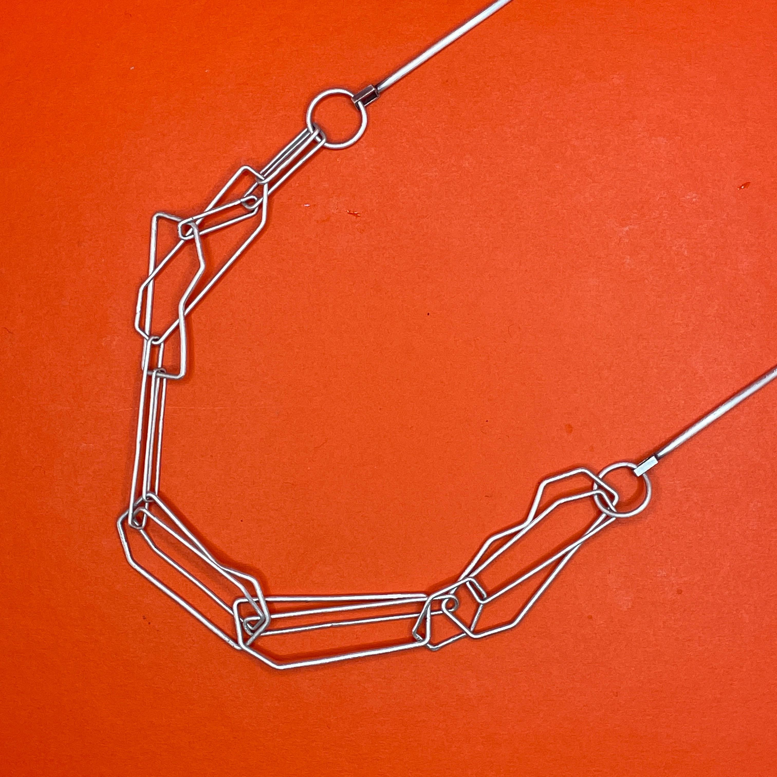 TANGLED OUTLINES NECKLACE