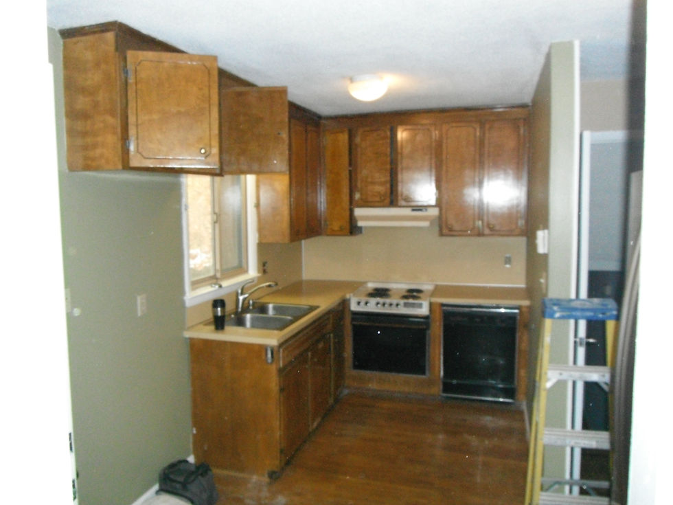 galley kitchen before.JPG