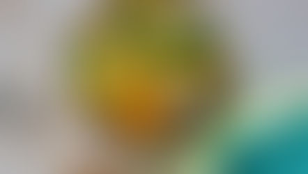 Crepioca de abacate, pesto e hortelã